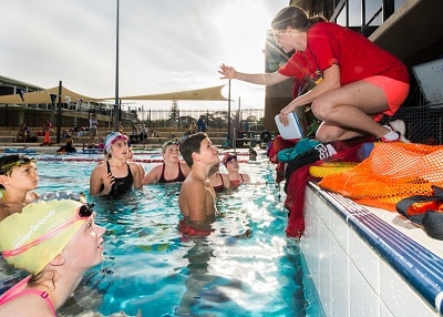 What is the availability of holiday swimming lessons during peak vacation times?